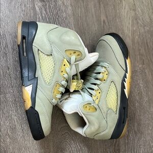 Air Jordan 5 Retro Sneakers in Olive and Gold (Jade Horizon)